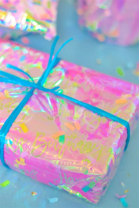 gift wrapping confetti